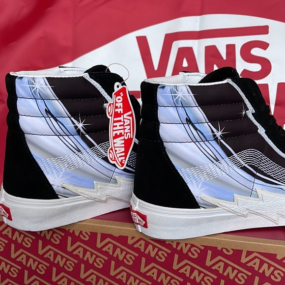 Vans Men’s Sk8-Hi Bolt
Chrome Flash Black
VN0A5JIVBMA
Men’s sneakers - Picture 15 of 16